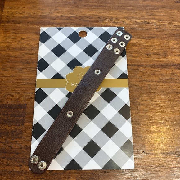 Magnolia and Vine Curlicue Leather bracelet, brown, holds one original snap, new - Picture 5 of 5